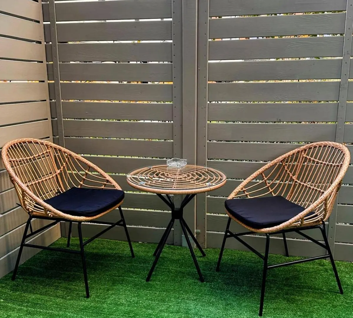 Central House: Studios with Jacuzzi, Prosecco & Wellness Facilities Warsaw