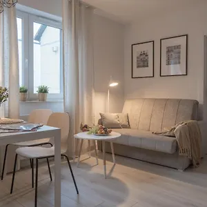 Clever 1 Kamienica Grochow Apartament