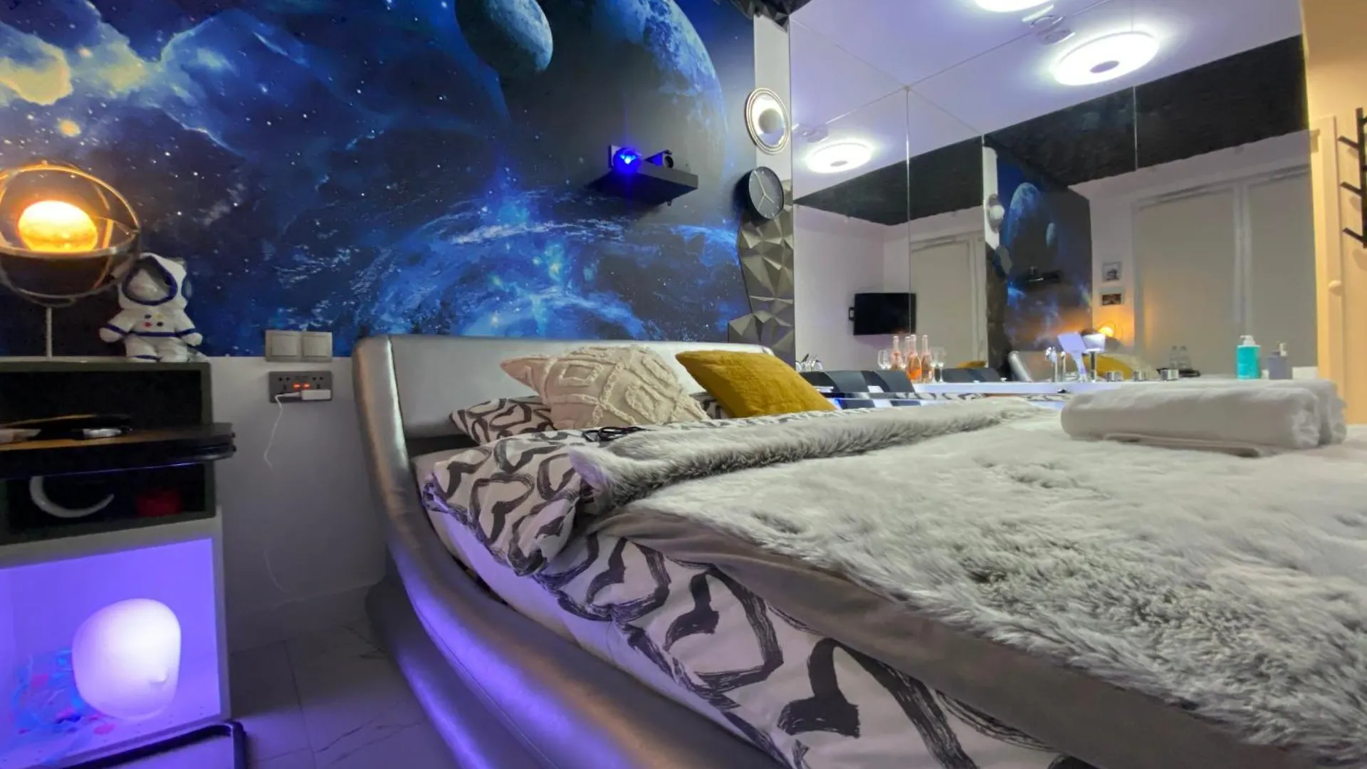 Warszawa Central House - Studios In Warsaw With Private Jacuzzi, Full Access To Sauna, Gym And Billards - Studia Z Prywatnym Jacuzzi Oraz Dostepem Do Sauny, Silowni I Bilarda 0*,