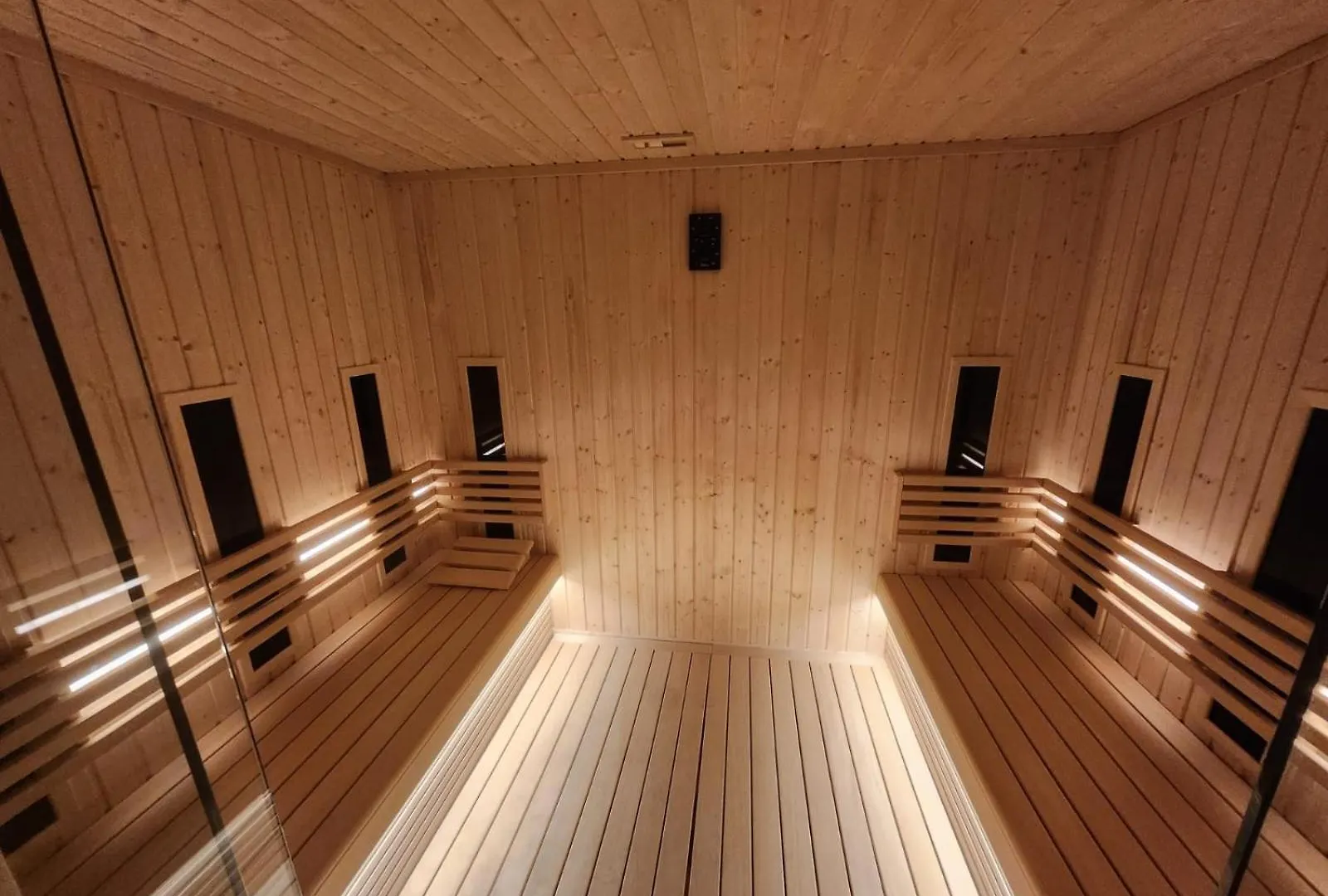 Warszawa Central House - Studios In Warsaw With Private Jacuzzi, Full Access To Sauna, Gym And Billards - Studia Z Prywatnym Jacuzzi Oraz Dostepem Do Sauny, Silowni I Bilarda
