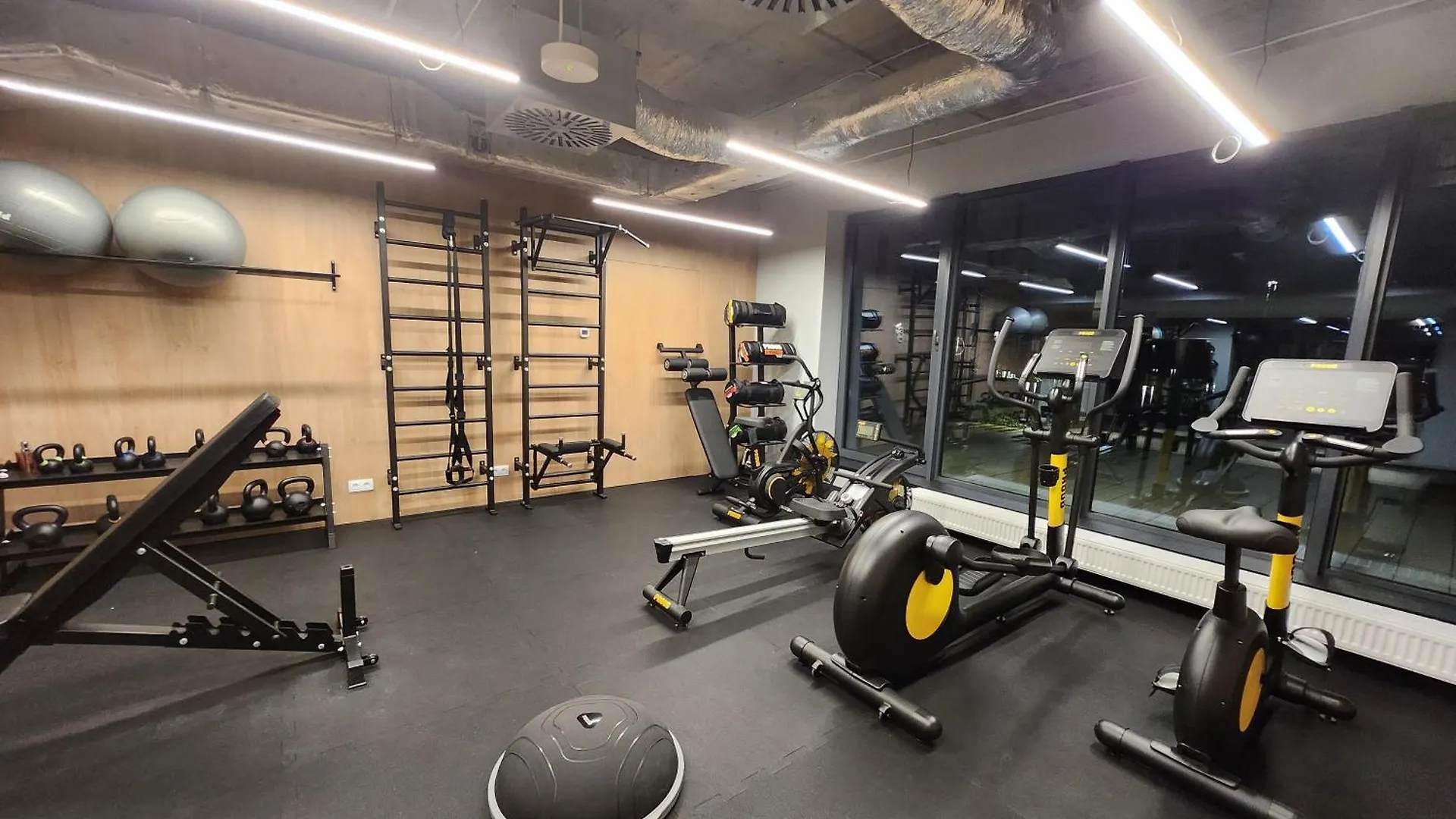 アパート Warszawa Central House - Studios In Warsaw With Private Jacuzzi, Full Access To Sauna, Gym And Billards - Studia Z Prywatnym Jacuzzi Oraz Dostepem Do Sauny, Silowni I Bilarda