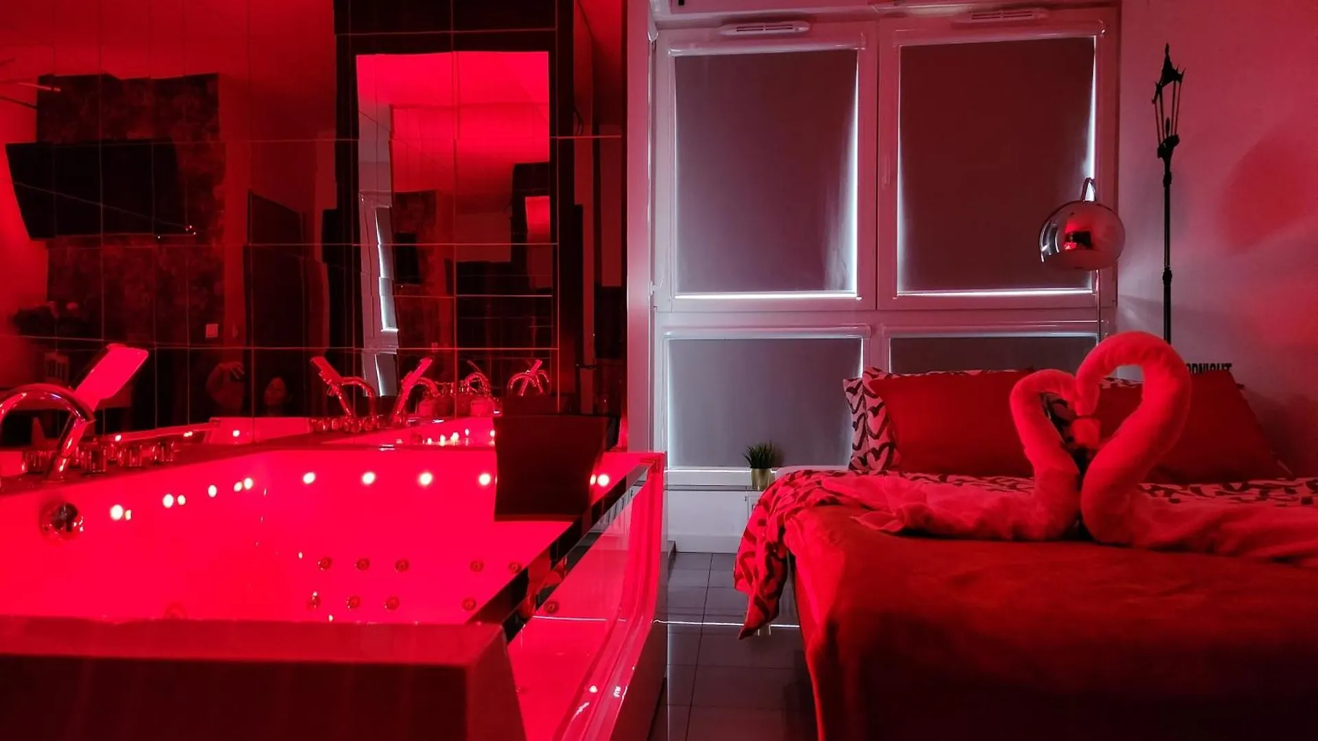 Warszawa Central House - Studios In Warsaw With Private Jacuzzi, Full Access To Sauna, Gym And Billards - Studia Z Prywatnym Jacuzzi Oraz Dostepem Do Sauny, Silowni I Bilarda アパート