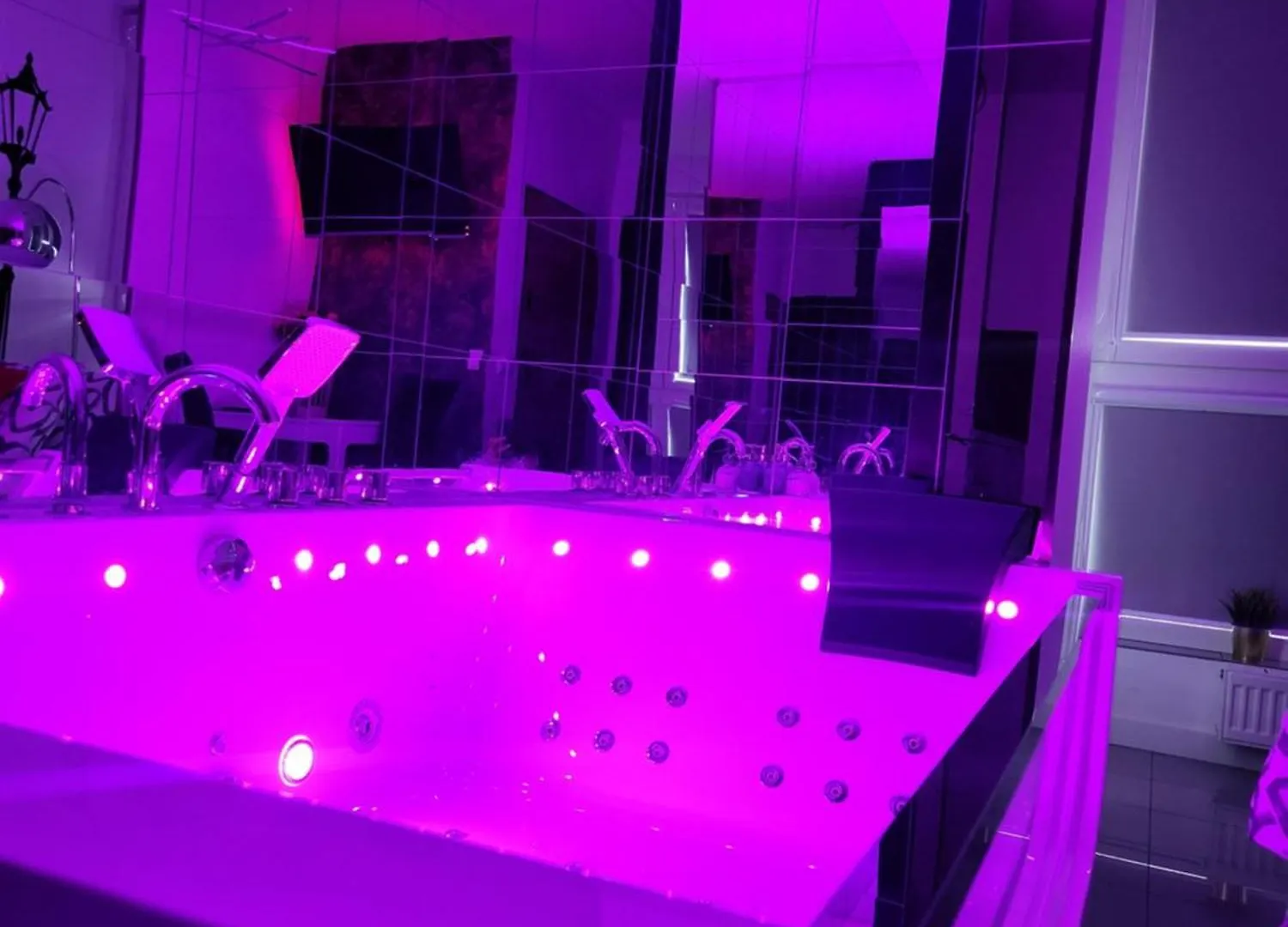 アパート Warszawa Central House - Studios In Warsaw With Private Jacuzzi, Full Access To Sauna, Gym And Billards - Studia Z Prywatnym Jacuzzi Oraz Dostepem Do Sauny, Silowni I Bilarda