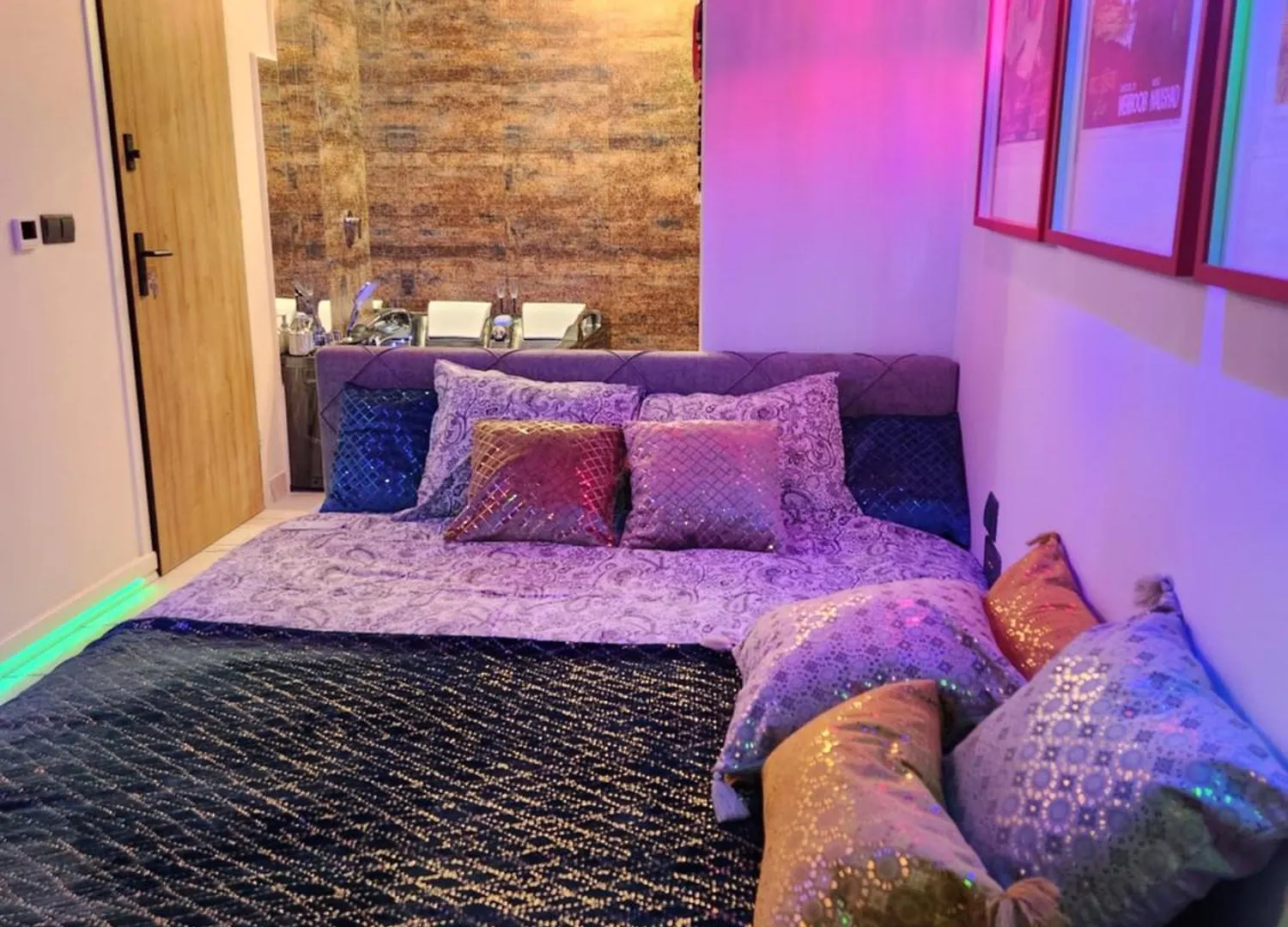 Warszawa Central House - Studios In Warsaw With Private Jacuzzi, Full Access To Sauna, Gym And Billards - Studia Z Prywatnym Jacuzzi Oraz Dostepem Do Sauny, Silowni I Bilarda