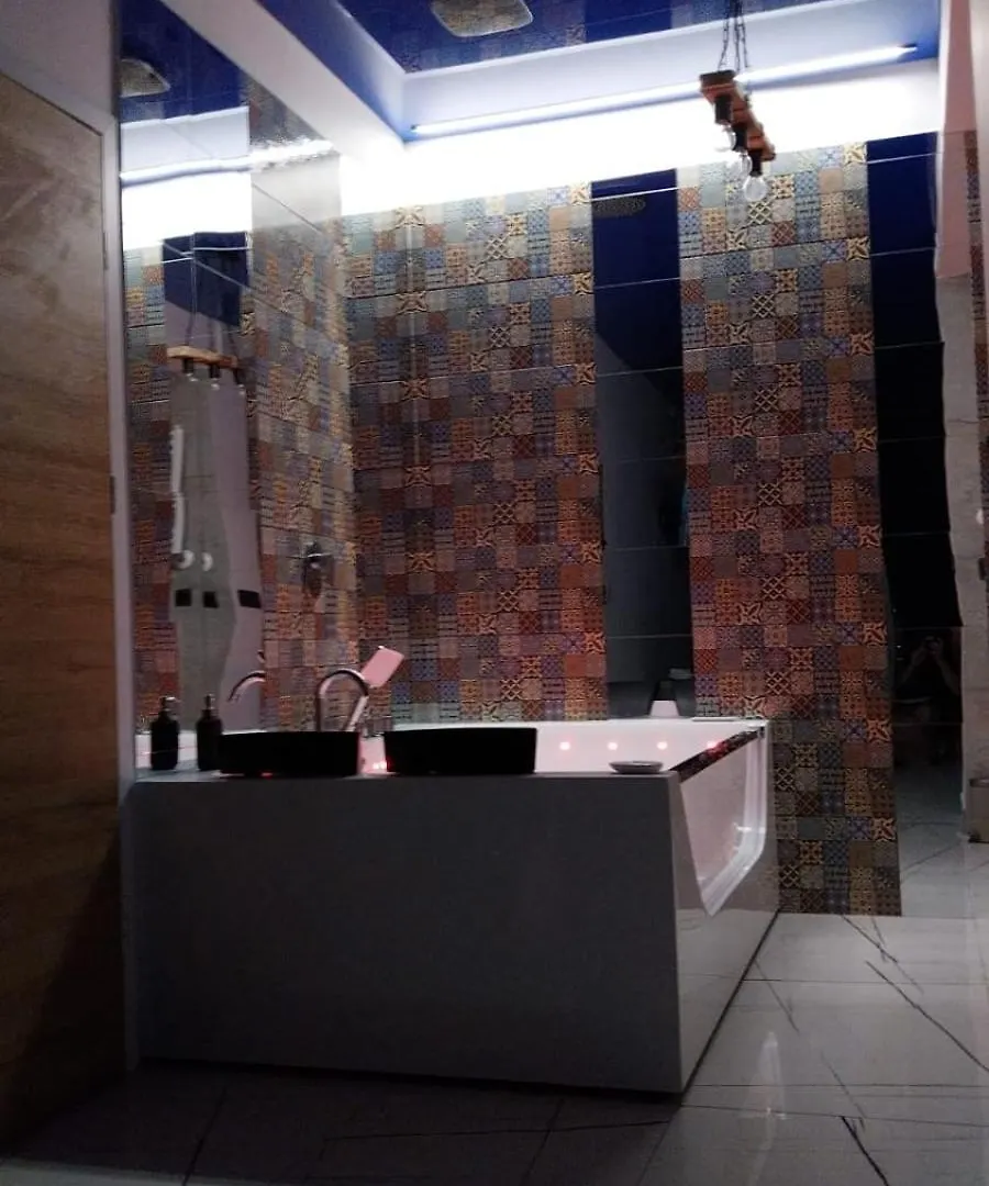 Warszawa Central House - Studios In Warsaw With Private Jacuzzi, Full Access To Sauna, Gym And Billards - Studia Z Prywatnym Jacuzzi Oraz Dostepem Do Sauny, Silowni I Bilarda アパート